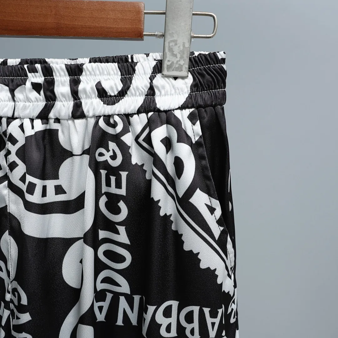 Dolce & Gabbana/ ， ， ， 。 Black White ， Classic ， 。 Retro 。 ， 。 Black White ， ， Classic 。 ， ， Classic 。 Size：S M L XL